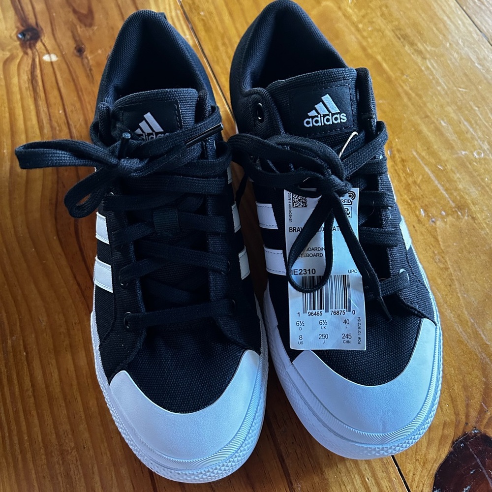 NEW Adidas Bravado Platform Sneakers. Black and white. Size 8.